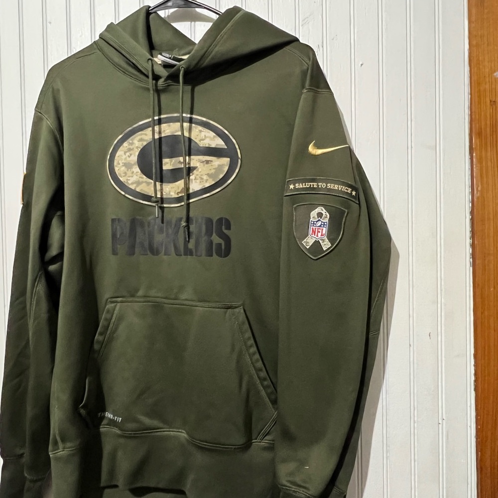 Nike Green Bay Packer Hoodie. Size L